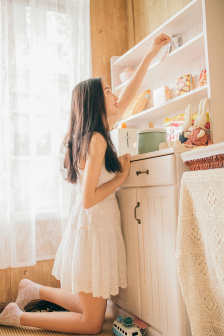 年轻漂亮少妇私密精油按摩保养